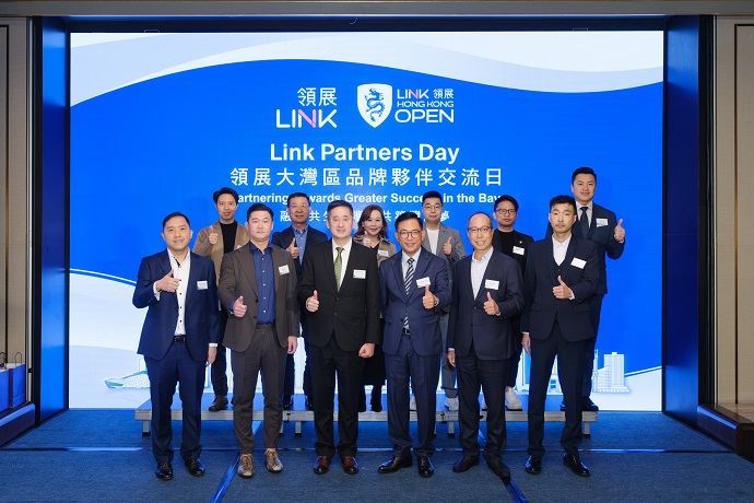 <p>Link Group Chief Executive Office George Hongchoy (third from right in the front row), Acting Secretary for Commerce and Economic Development Dr Bernard Chan (third from left in the front row) and other guests attend the Link Partners Day in Hong Kong today.</p>
